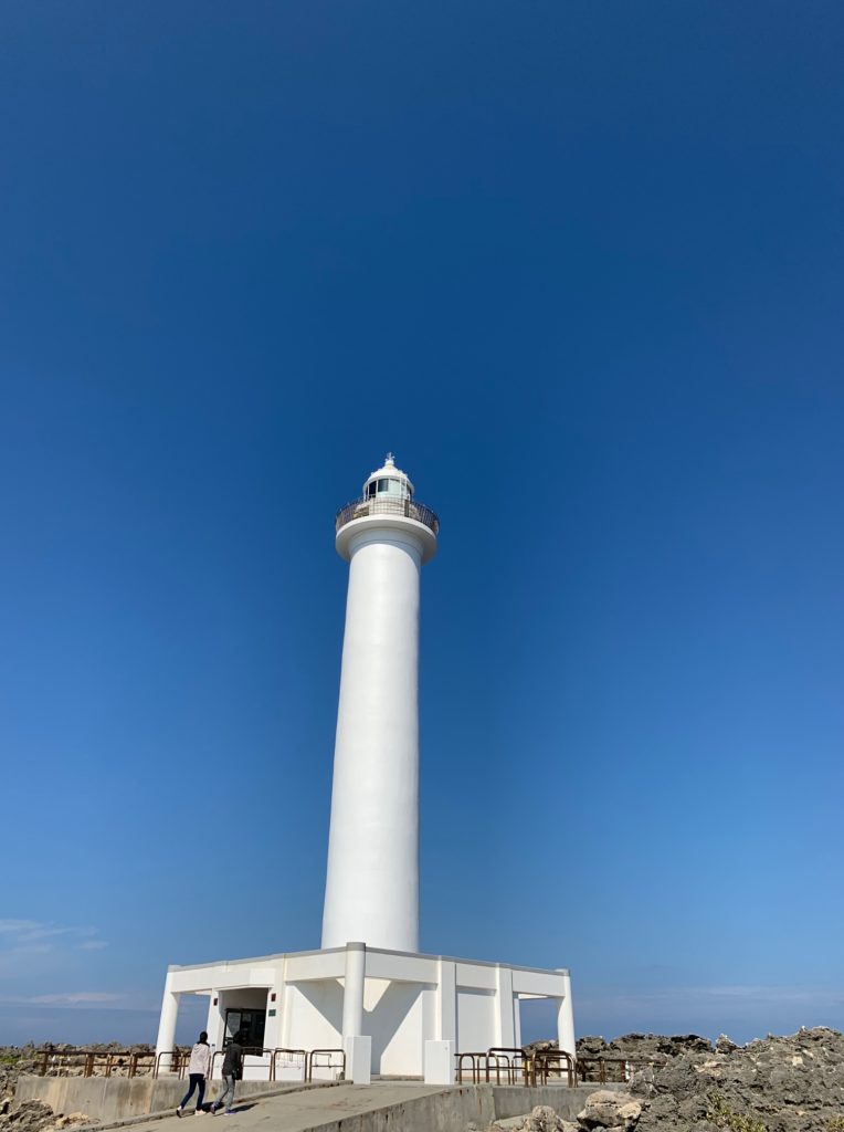 残波岬の灯台
