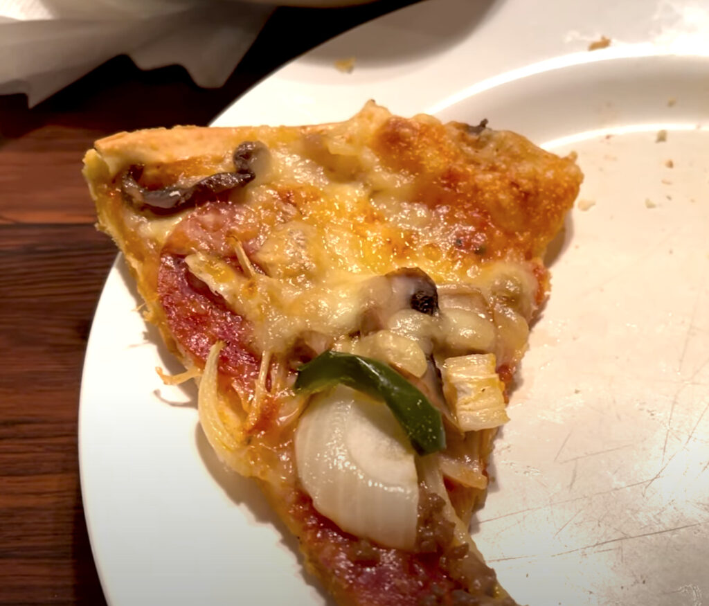 ピザ・イン・オキナワのシーフードピザ